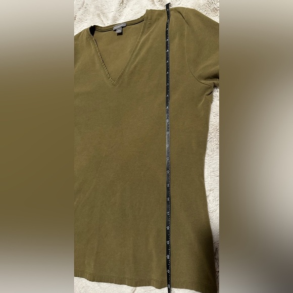 Ann Taylor Khaki V-Neck Short Sleeve Olive Green Tee - Picture 4 of 8